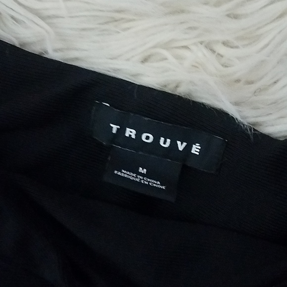 Trouve Asymmetrical Cold Off Shoulder Top Black - Picture 2 of 3